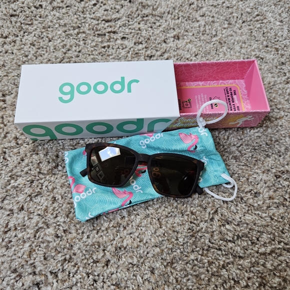 Goodr Smaller Is Baller - Picture 4 of 7